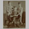 004_Paul Bosse_mit Zwillingsbrüdern_um_1890.jpg